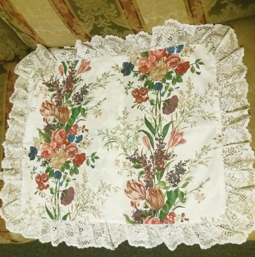 Wildflower floral print lace trim set of 2 shams